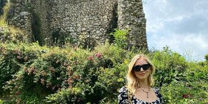 Η Κιάρα Φεράνι με φλοράλ Zara φόρεμα 