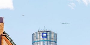 Δεν μπορώ να ανασάνω -Μήνυμα στον ουρανό τα τελευταία λόγια του Φλόιντ