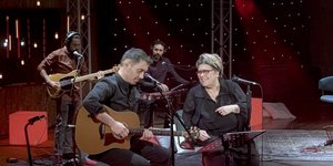 Δήμητρα Γαλάνη και Μιχάλης Χατζηγιάννης μαζί στη συναυλία της ερμηνεύτριας από το MEGA