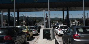 Τριήμερο Αγίου Πνεύματος: Περίπου στα ίδια επίπεδα με πέρυσι η κίνηση στα διόδια