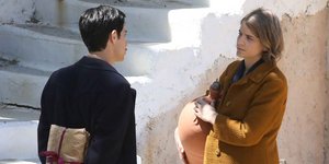 Η Δρόσω από τις Αγριες Μέλισσες κρατά κανάτα