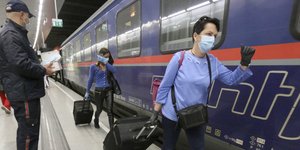 με μασκα στο μετρό 