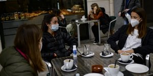 καφες με μάσκα 