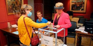 Εκλογές στη Γαλλία με όλα τα μέτρα προστασίας από τη μετάδοση του κορωνοϊού