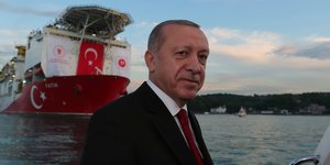 Ο Ερντογάν με φόντο το Φατίχ