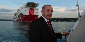 Ο Ταγιπ Ερντογάν μπροστά στο γεωτρύπανο Φατίχ