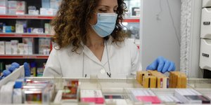 φαρμακοποιός μασκα