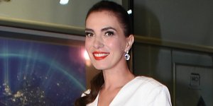 Η Φωτεινή Δάρρα με λευκό σύνολο