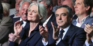 Ο πρώην πρωθυπουργός της Γαλλίας Φρανσουά Φιγιόν και η σύζυγός του Πενέλοπι