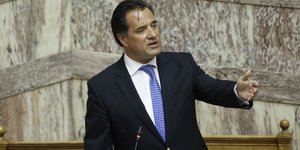 Αδωνις Γεωργιάδης με ζελέ