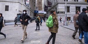 κοσμος στο δρομο 