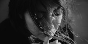 Γυναίκα θύμα ενδοοικογενειακής βίας