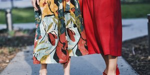 Δύο γυναίκες με πέδιλα 