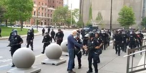 Νέο περιστατικό αστυνομικής βίας απασχολεί τις ΗΠΑ την ώρα που συνεχίζονται οι διαδηλώσεις 