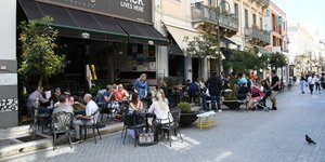 Καφετέρια με κόσμο