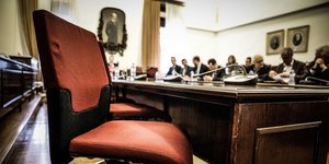 Καρέκλα στην προανακριτική της Novartis