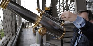 κιαλι στον πυργο άιφελ 