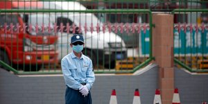 Άνδρας με μάσκα στην Κίνα