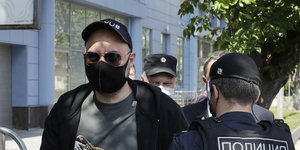 Ποινή τριετούς φυλάκισης με αναστολή και χρηματικό πρόστιμο επέβαλε δικαστήριο της Μόσχας στον εξέχοντα Ρώσο σκηνοθέτη Κιρίλ Σερεμπρένικοφ