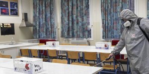 Απολύμανση σε σχολείο