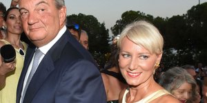 Κώστας Καραμανλής και Νατάσα Παζαΐτη χαμογελαστοί