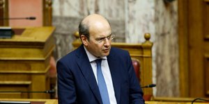Ο Κωστής Χατζηδάκης μιλάει στην Βουλή