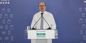 Χατζηδάκης: Η Ελλάδα από τις πρώτες χώρες στην ΕΕ που θα αποσύρει τα πλαστικά μίας χρήσης 