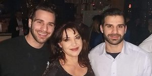 Η ηθοποιός Μαρία Φιλίππου με τους δυο γιους της