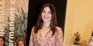 η Μαρία Ναυπλιώτου χαμογελά στην κάμερα