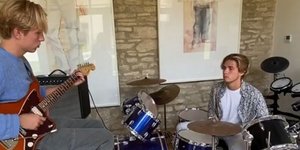 Οι γιοι της Μαρί Σαντάλ, ροκάρουν