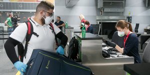 Με μάσκες οι πολίτες