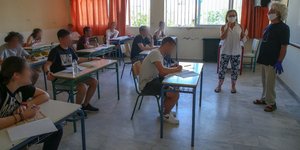 μαθητες θρανια καθηγητες