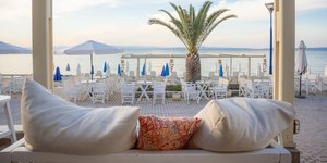 μαξιλαρια τραπεζια παραλια 