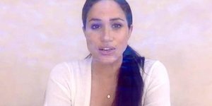 Μέγκαν Μαρκλ λευκό πουκάμισο