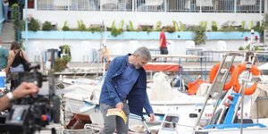 Ο ηθοποιός Θοδωρής Αθερίδης σε μια από τις τελευταίες σκηνές της σειράς «Μην Ψαρώνεις»