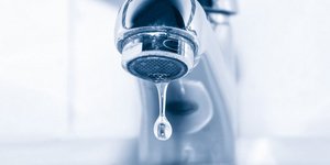 βρύση σταγόνα νερό 