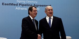 Χειραψία Αναστασιάδη και Νετανιάχου για τον eastmed