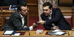 Παππάς και Τσίπρας στη Βουλή