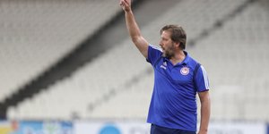 O Πέδρο Μαρτίνς δίνει οδηγίες