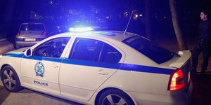 Περιπολικό και αστυνομικοί