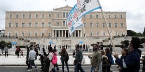 Στη Βουλή το νομοσχέδιο για τις συναθροίσεις - Τι προβλέπει