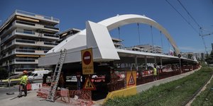Η υπό κατασκευή πεζογέφυρα στο Καλαμάκι
