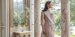 Η πριγκίπισσα Βικτόρια της Σουηδίας με ροζ φόρεμα στο παλάτι