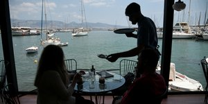 εικόνα από καφετέρια του Πειραιά