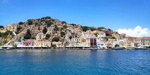 Η Σύμη από μακριά