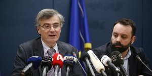 Ο Σωτήρης Τσιόδρας μιλάει σε μικρόφωνα