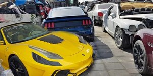 Στο πλούσιο Ντουμπάι πετάνε αυτοκίνητα αξίας πολλών εκατομμυρίων