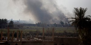 Καπνοί από βομβαρδισμούς στην Συρία