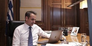 Ο πρωθυπουργός σε τηλεδιάσκεψη