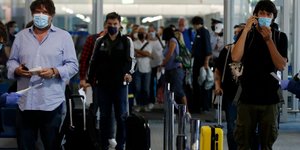 Αφιξη τουριστών στο αεροδρόμιο «Ελ. Βενιζέλος»